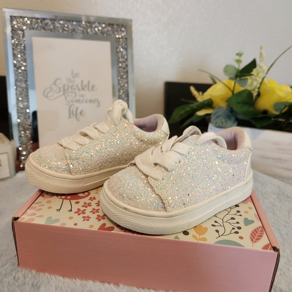 NWOT TODDLER SPARKLE WHITE SHOES